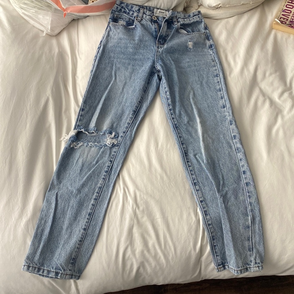 Cotton on mom jean with a tiny rip on one knee! Worn twice